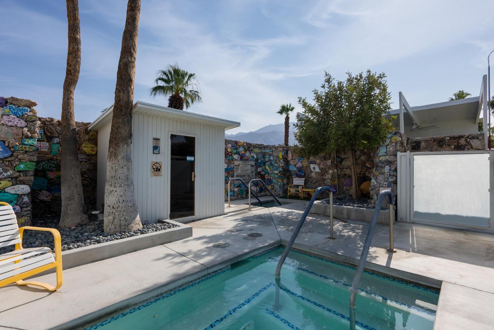Monkey Tree Hotel By Avantstay Stylish Hotel In Palm Springs W Pool Exteriör bild
