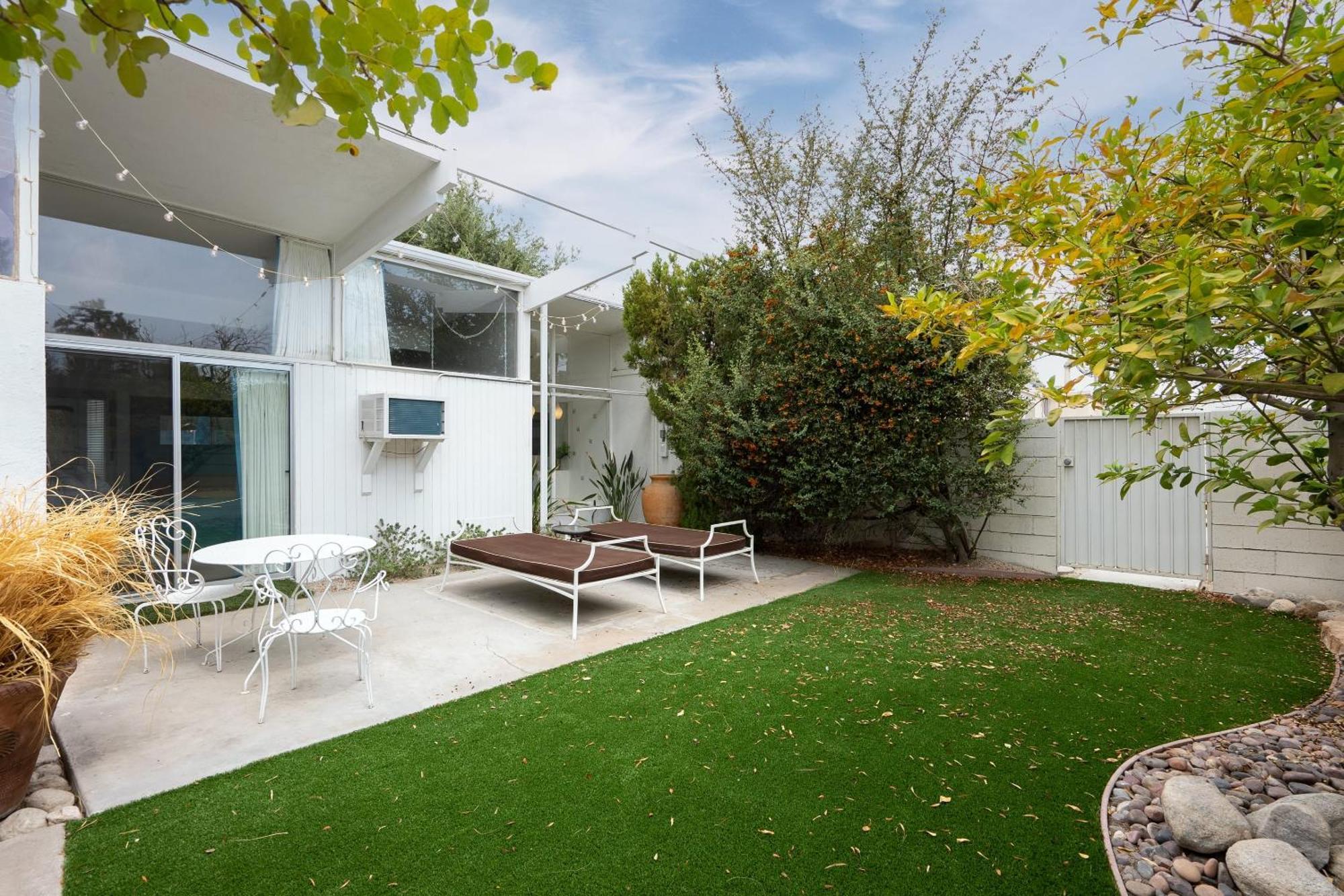 Monkey Tree Hotel By Avantstay Stylish Hotel In Palm Springs W Pool Exteriör bild