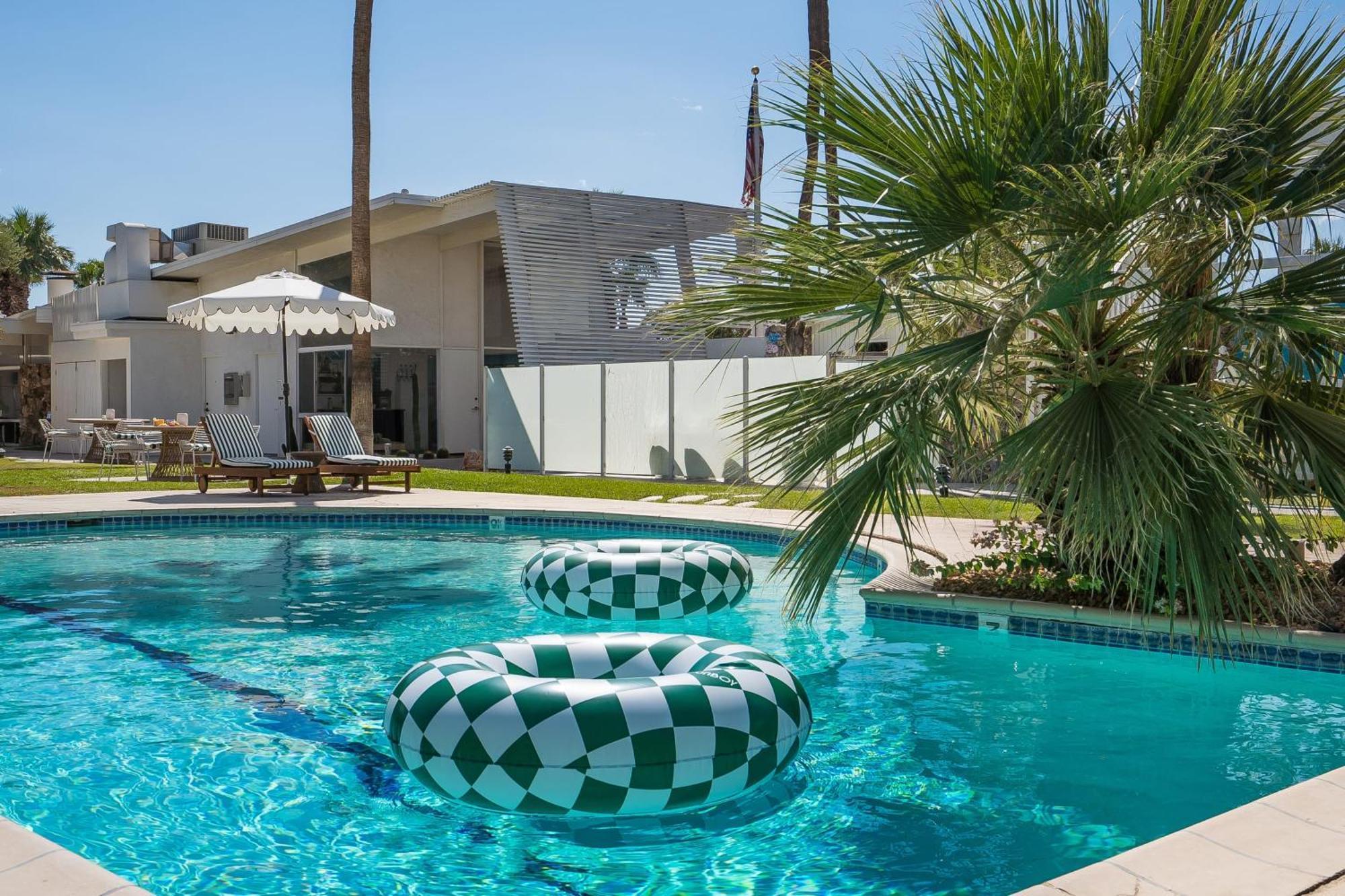 Monkey Tree Hotel By Avantstay Stylish Hotel In Palm Springs W Pool Exteriör bild